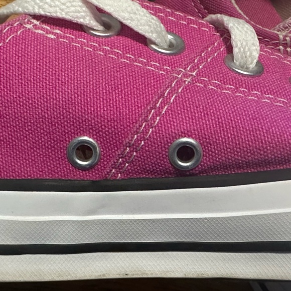 Converse Chuck Taylor Pink Low-Tops Women’s Size 8 - Picture 6 of 7